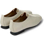 Zapatos Camper Casi Myra Beige, vista trasera en tres cuartos