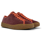 Zapatos Camper Peu Terreno Burdeo, vista frontal en tres cuartos