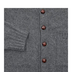 Sweater Harley of Scotland Cardigan Harley Hombre Derby Gray, detalle de la textura y botones
