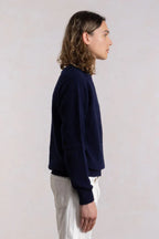 Sweater Harley of Scotland Sweater Harley Hombre Navy, modelo masculino, perfil lateral