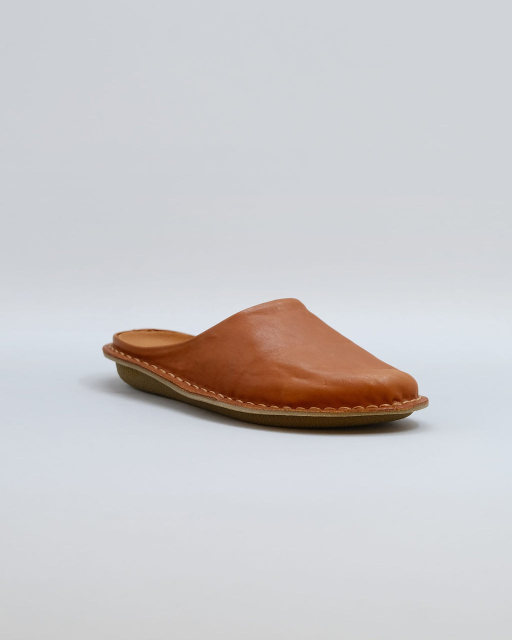 Zuecos VIBAe Roma Cognac Brown, vista principal en tres cuartos
