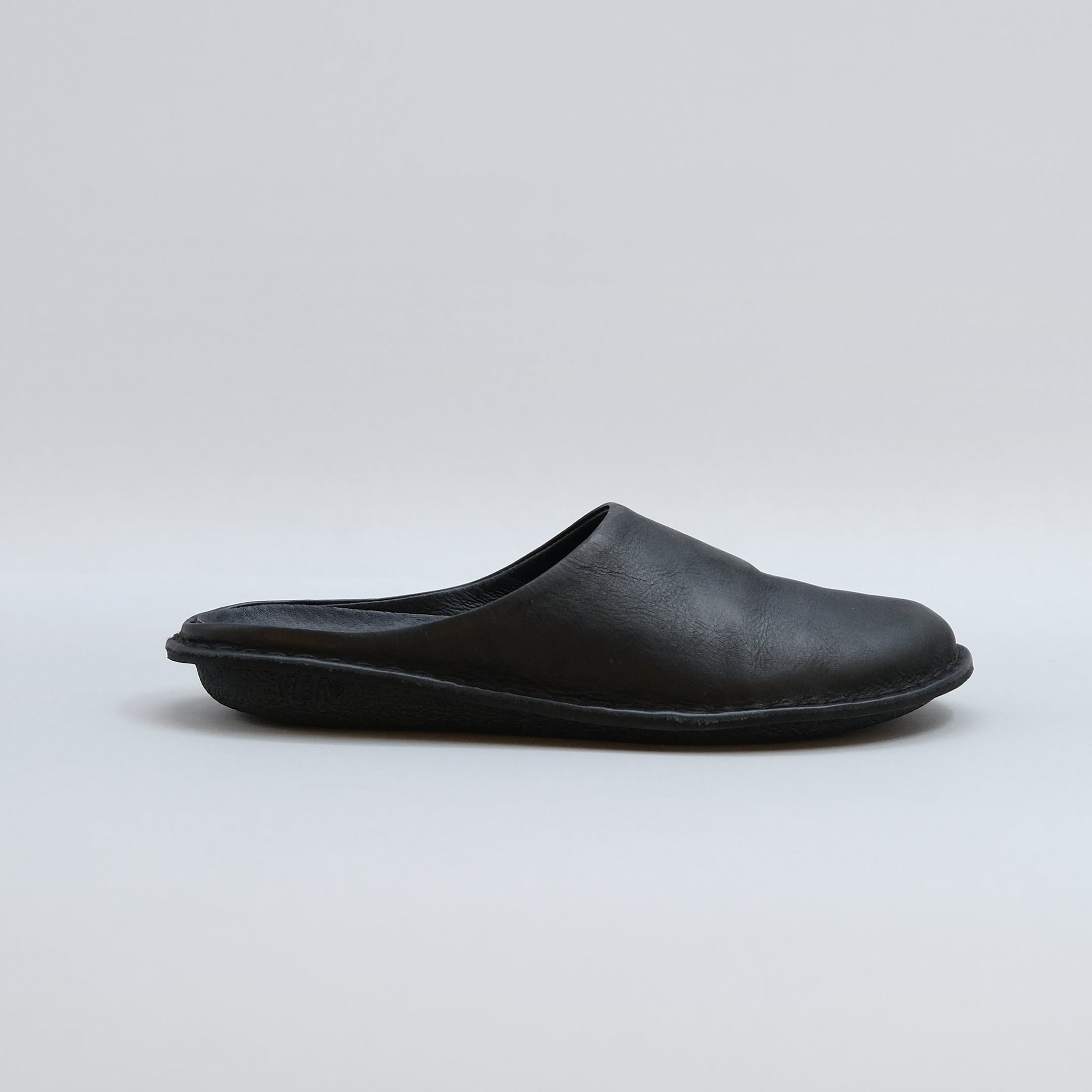 Zuecos VIBAe Roma Preto Black, perfil lateral