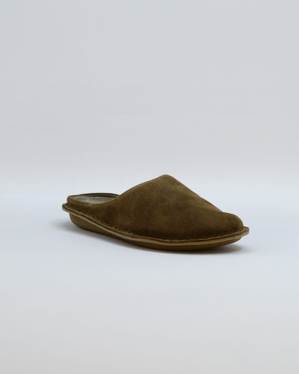 Zuecos VIBAe Roma Bosco Khaki, vista en tres cuartos