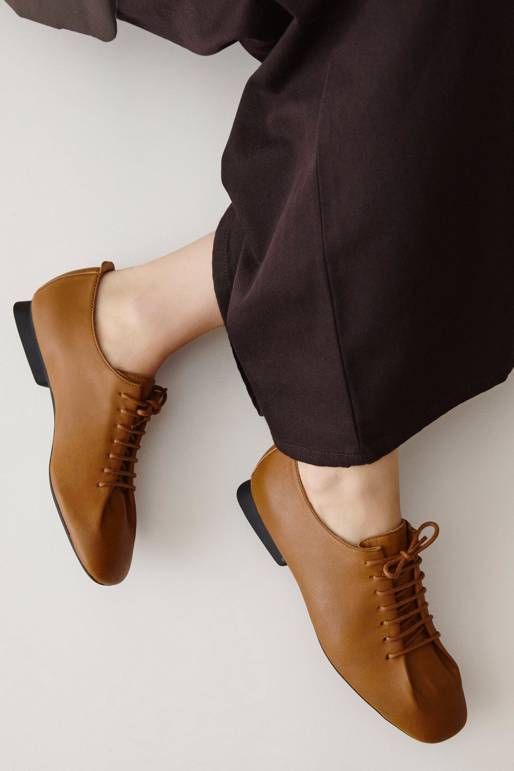 Zapatos Camper Casi Myra Marrón, en uso, imagen de estilo de vida
