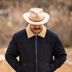 Sombreros Conner Hats ULURU OUTBACK WOOL HAT, puesto por modelo masculino, primer plano