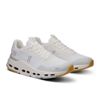 Zapatillas On Running Cloudnova Form 2 W White | Ivory, par completo en tres cuartos