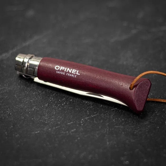 Cuchillo Opinel N°08 Granate con lazo de cuero - vista 2, detalle del mango cerrado