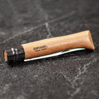 Cuchillo Opinel N°12 Stainless Steel - vista 3, detalle del mango hoja semi-cerrada
