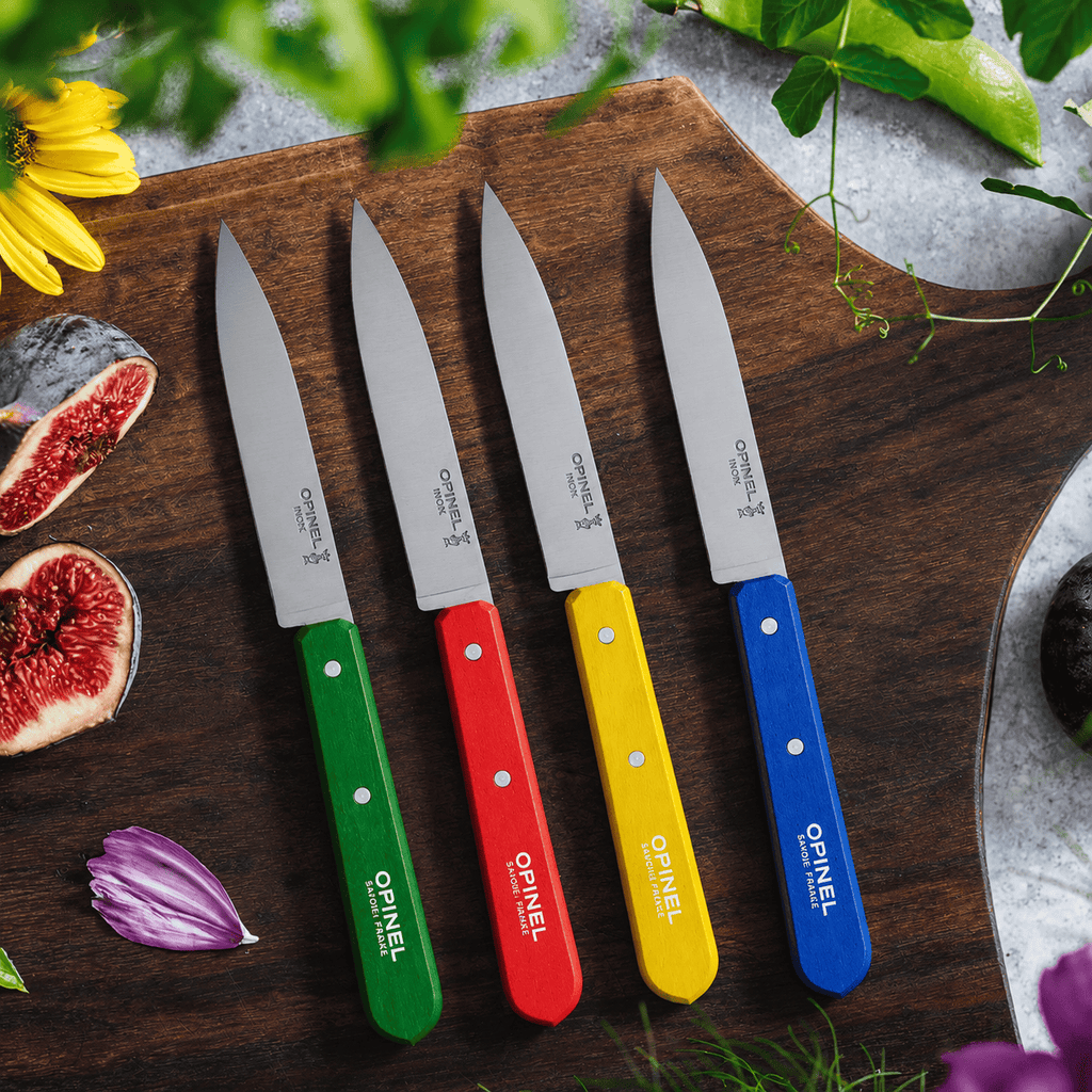 Set 4 cuchillos Opinel N°112 Classic - vista 2, set de cuchillos sobre tabla de madera