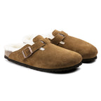 Zuecos Birkenstock Boston Sheepskin Mink, par completo en tres cuartos
