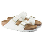 Sandalias Birkenstock Arizona Patent White, par completo en tres cuartos