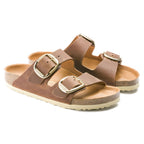Sandalias Birkenstock Arizona Big Buckle Cognac, par completo en tres cuartos