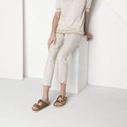 Sandalias Birkenstock Arizona Big Buckle Cognac, calzado por modelo femenino, cuerpo entero