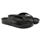 Sandalias Birkenstock Honolulu Eva Black, par completo en tres cuartos