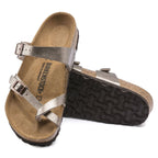 Sandalias Birkenstock Mayari Graceful Taupe, par completo en tres cuartos con suela
