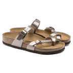Sandalias Birkenstock Mayari Graceful Taupe, par completo en tres cuartos