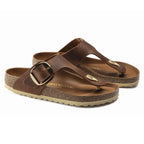 Sandalias Birkenstock Gizeh Big Buckle Cognac, par completo en tres cuartos