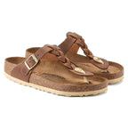 Sandalias Birkenstock Gizeh Braided Cognac, par completo en tres cuartos
