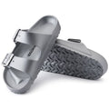 Sandalias Birkenstock Arizona Eva Metallic Silver, par completo en tres cuartos con suela