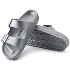 Sandalias Birkenstock Arizona Eva Metallic Silver, par completo en tres cuartos con suela