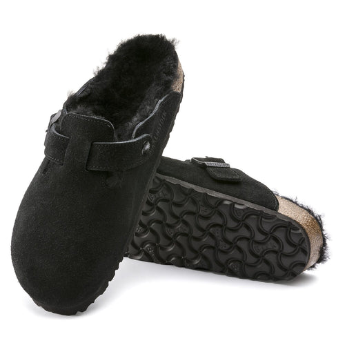 Zuecos Birkenstock Boston Sheepskin Black, vista principal, par con suela a la vista