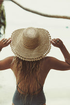 Sombreros Conner Hats Amy Summer Womens Raffia Hat, puesto por modelo femenino, vista trasera
