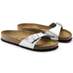 Sandalias Birkenstock Madrid Silver, par completo en tres cuartos