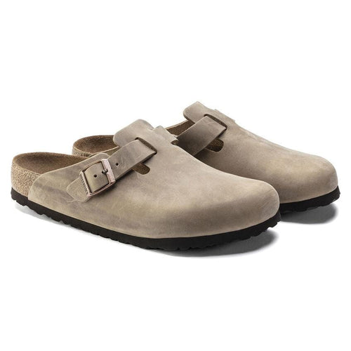 Zuecos Birkenstock Boston Oiled Tabacco Brown, par completo en tres cuartos (2)