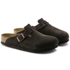 Zuecos Birkenstock Boston Mocha soft, par completo en tres cuartos