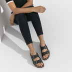 Sandalias Birkenstock Arizona Oiled Black Soft, calzado por modelo femenino