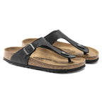 Sandalias Birkenstock Gizeh Oiled Black, par completo en tres cuartos