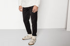 Sandalias Birkenstock Arizona Suede Taupe Soft, calzado por modelo masculino con calcetines, cuerpo completo de pie