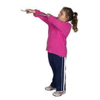 instrumento WOODSTOCK American Song Whistle, en uso por modelo infantil, cuerpo completo