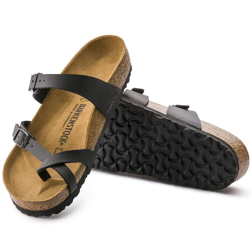 Sandalias Birkenstock Mayari Black, par completo en tres cuartos, con suela a la vista