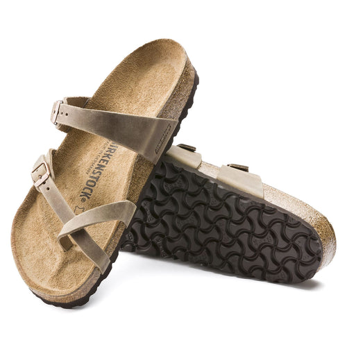 Sandalias Birkenstock Mayari Tabacco Brown, par completo en tres cuartos con suela