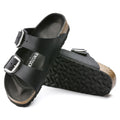 Sandalias Birkenstock Arizona Big Buckle Black, par completo en tres cuartos