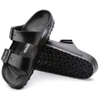 Sandalias Birkenstock Arizona EVA Black, vista principal, par con suela a la vista
