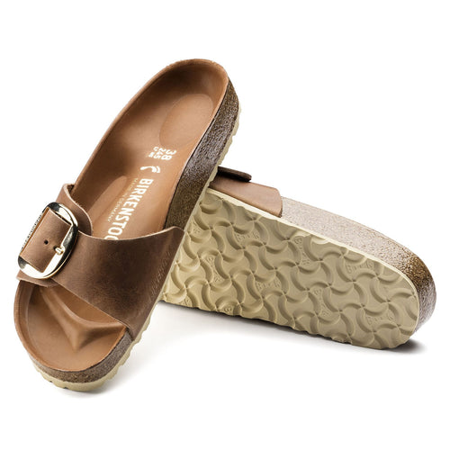 Sandalias Birkenstock Madrid Big Buckle Cognac, par completo en tres cuartos con suela