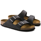 Sandalias Birkenstock Arizona Oiled Black, par completo en tres cuartos
