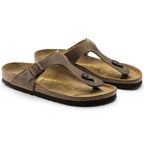 Sandalias Birkenstock Gizeh Tabacco Brown, par completo en tres cuartos