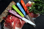 Cocina Opinel SET DE 4 N°112 SWEET POP, SURTIDO DE COLORES AZULMANDARINAVERDE CLAROMORADO, en uso, imagen de estilo de vida