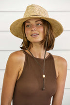 Sombreros Conner Hats Boulder Beach hiking hat, puesto por modelo femenino